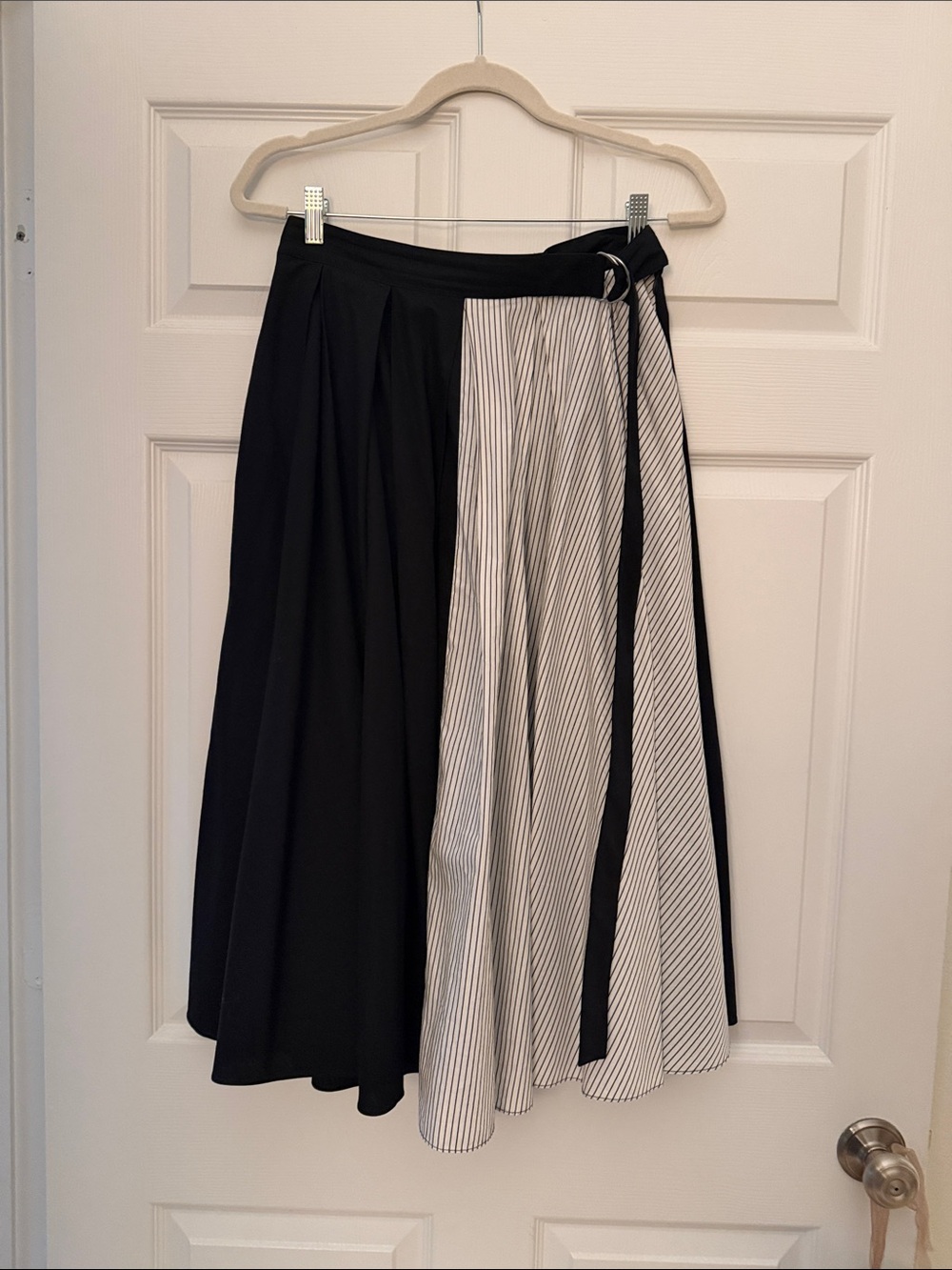 Black and White A-Line Pleated Midi Skirt with Side Tie